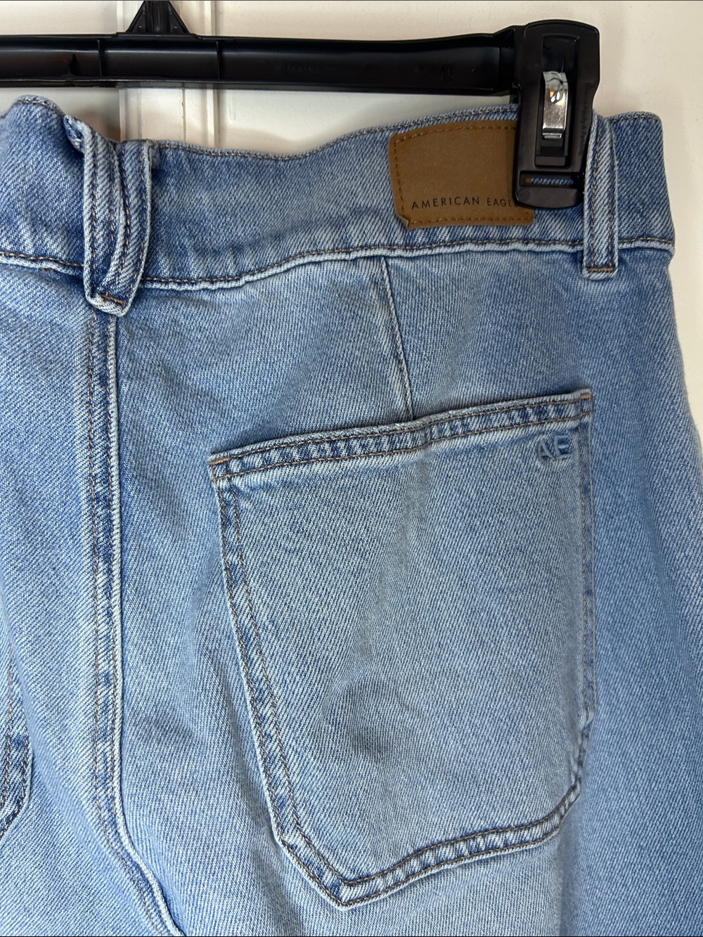 American Eagle Wide Leg Light Wash Cropped Jeans - Picture 8 of 8